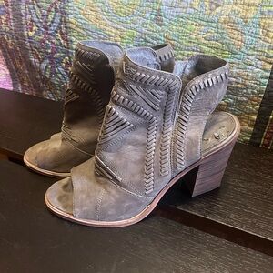 Vince Camuto size 12 fit like 11